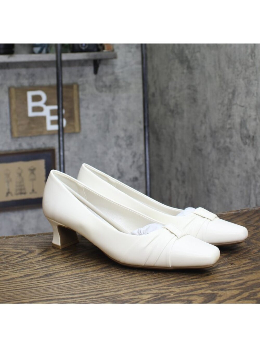 NWT Easy Street Womens Waive Sinched Block Heel Pump WAIVE White 11M - Picture 2 of 11